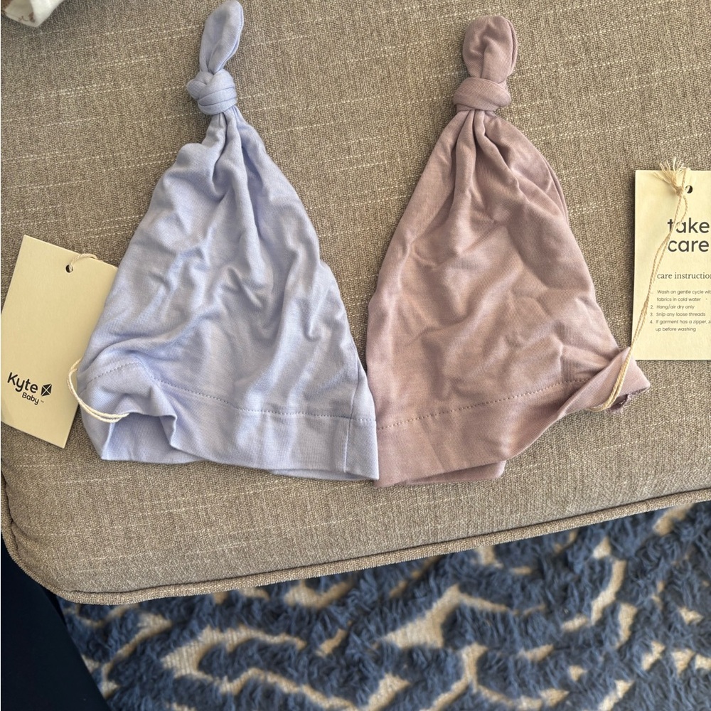 Kyte BABY Soft Knotted Hats in Light Purple and Dusty Pink